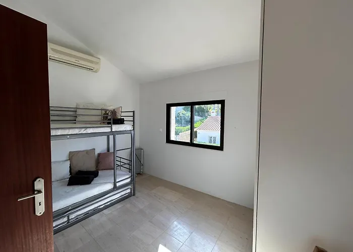Vivenda Alfamar 2120 - 180m Da