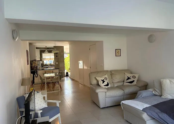 Vivenda Alfamar 2120 - 180m Da *