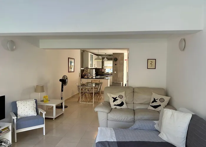 Vivenda Alfamar 2120 - 180m Da