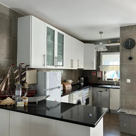 Vivenda Alfamar 2120 - 180m Da *