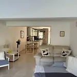 Vivenda Alfamar 2120 - 180m Da